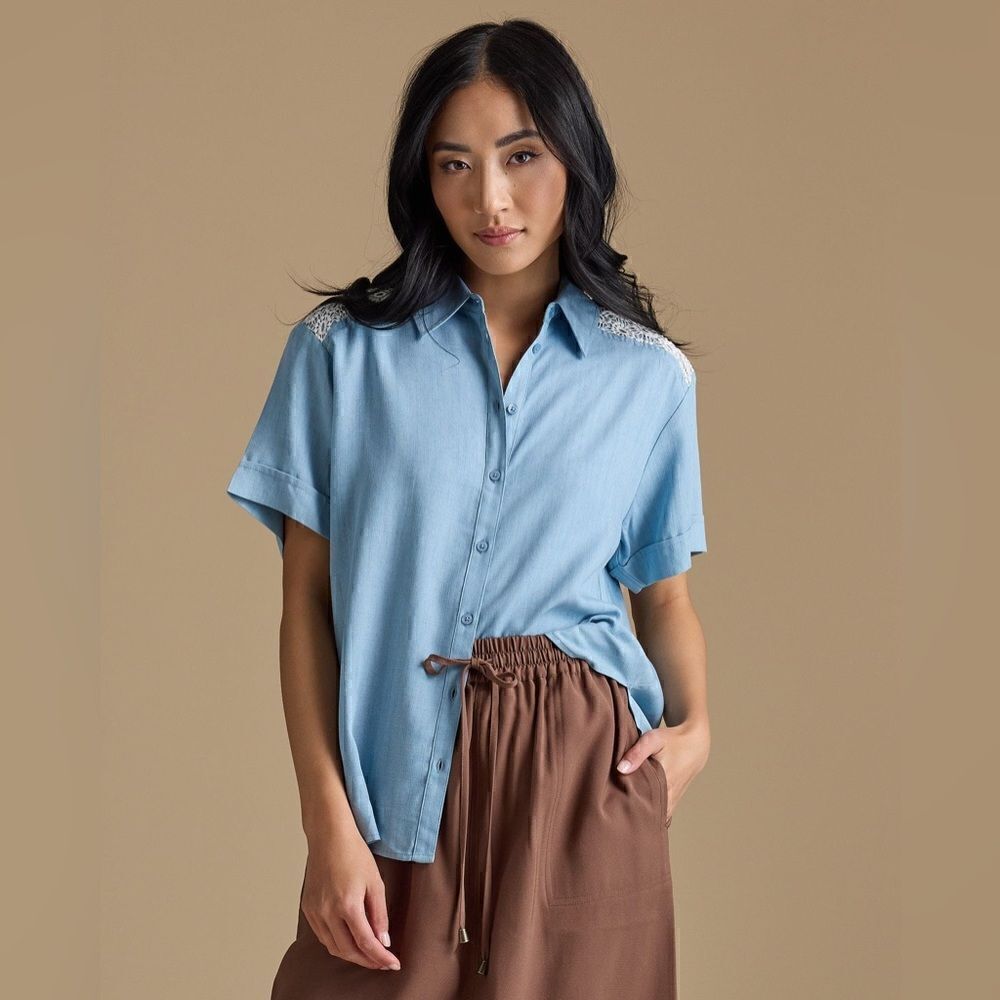 NWT DownEast Bluewind Crochet Chambray Button Down Short Sleeve Shirt XS